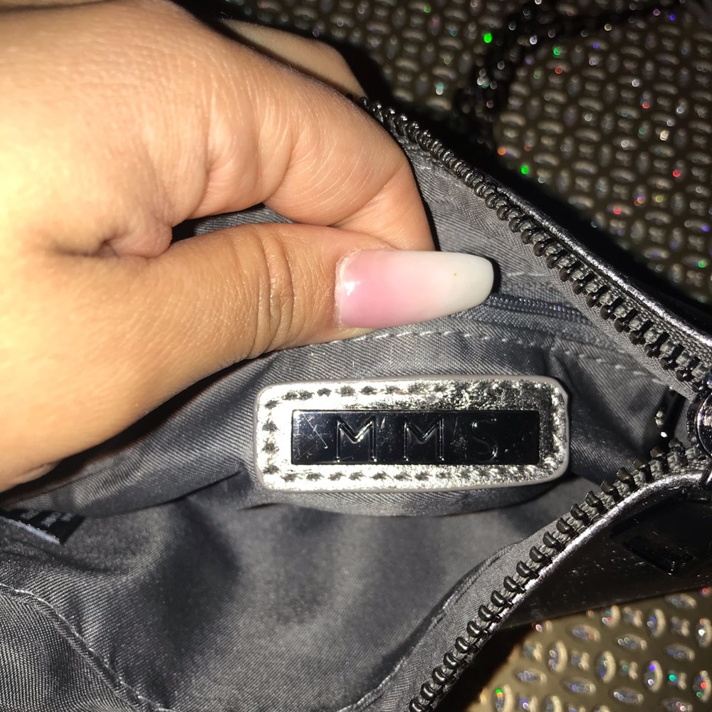Metallic Wristlet/bag - Picture 5 of 8